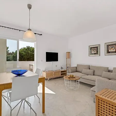 Beautiful And Peaceful On The Apartment Marbella